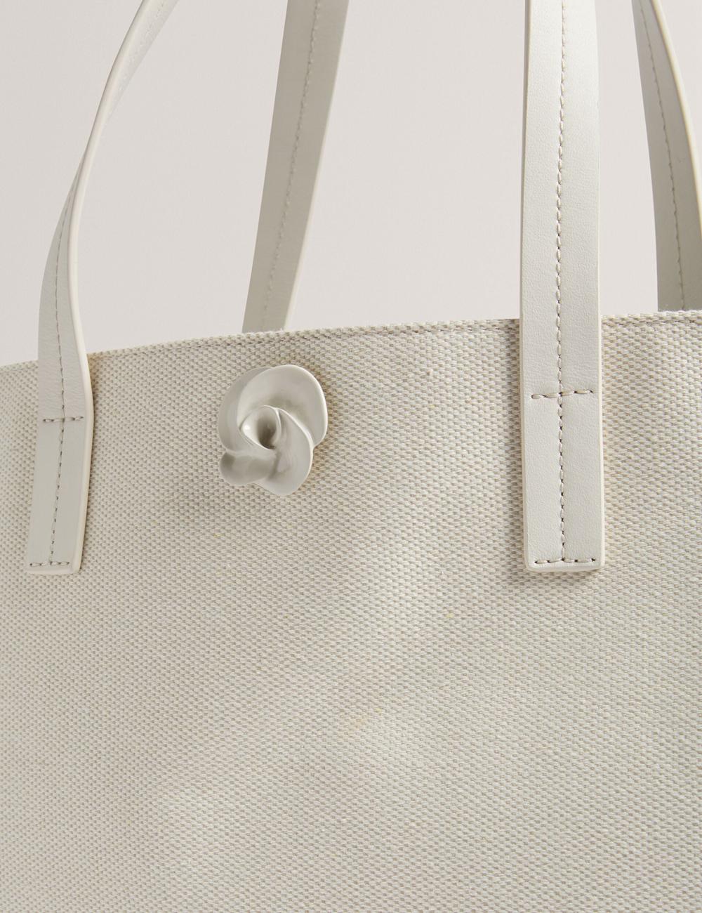Ted Baker AUDOS - Rose Detail Wide Canvas Tragetaschen Damen Ecru | VATDP-2913