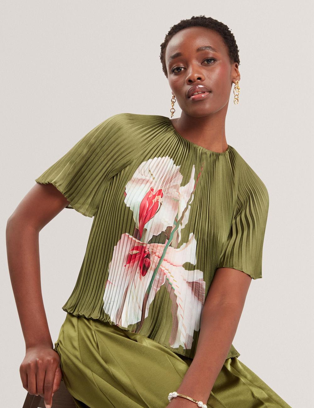 Ted Baker LIONAA - Floral Graphic Pleated Satin Short Sleeve Bluse Damen Grün | AMPFY-3582