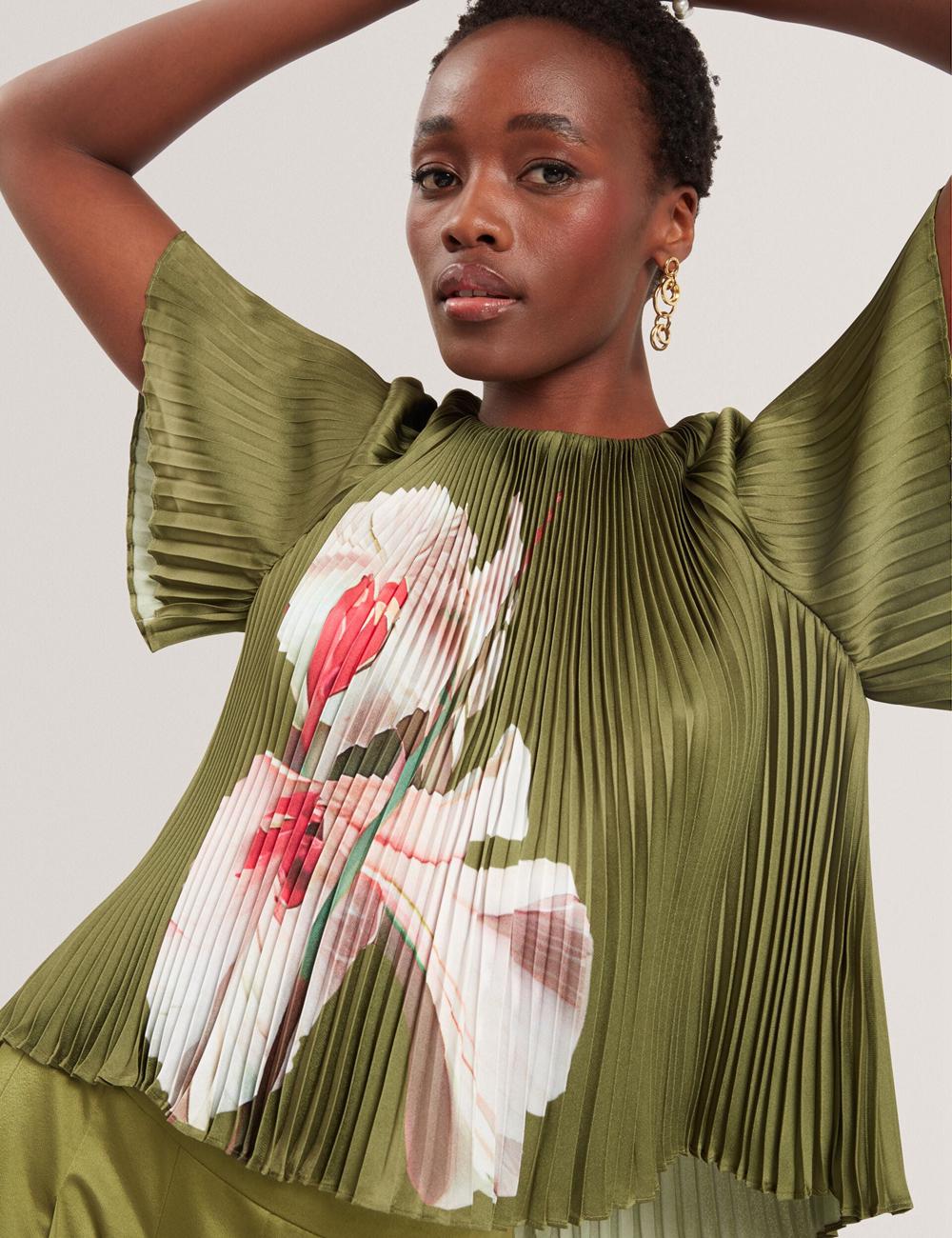 Ted Baker LIONAA - Floral Graphic Pleated Satin Short Sleeve Bluse Damen Grün | AMPFY-3582